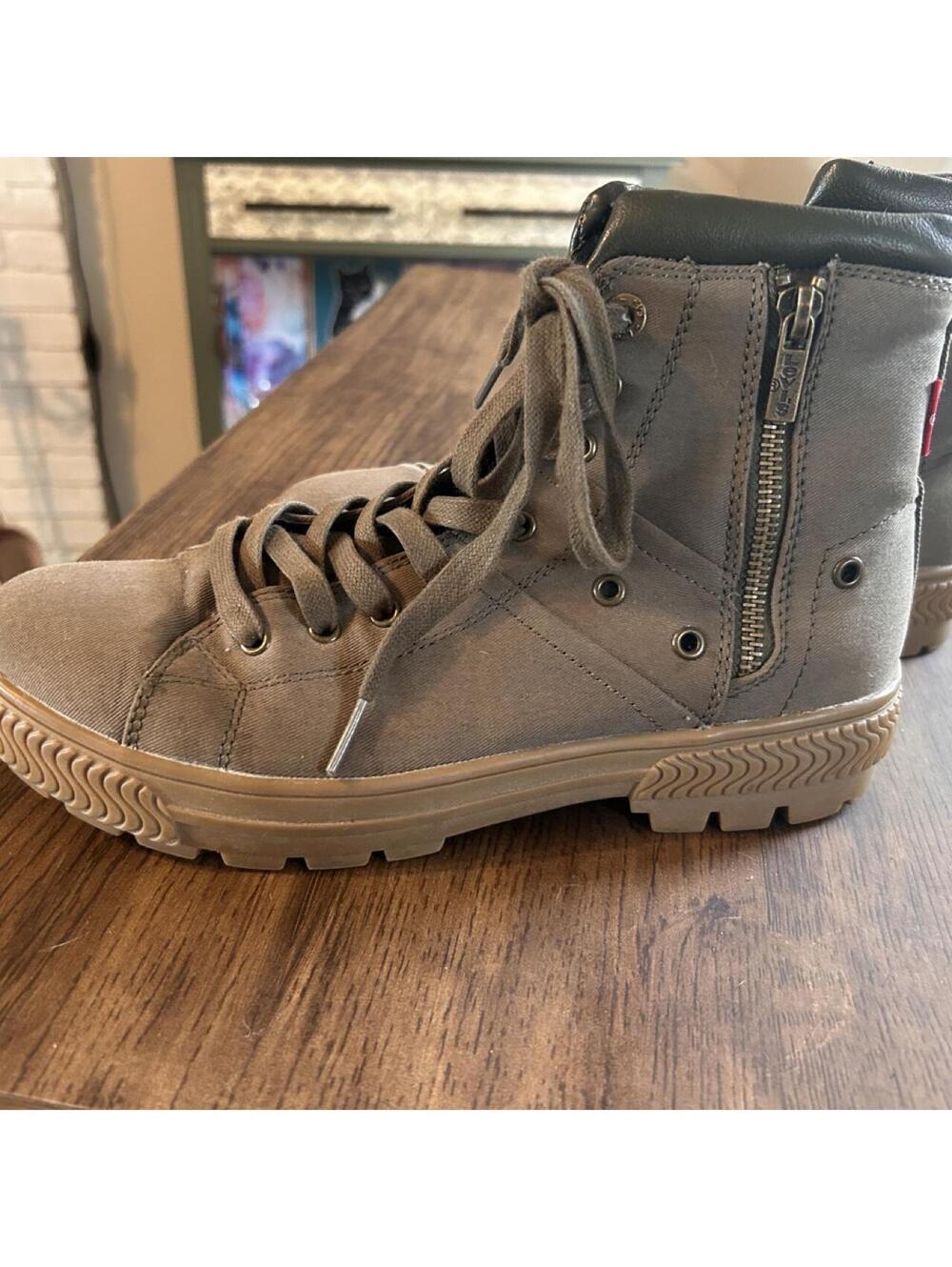 Levi's Sahara Boots